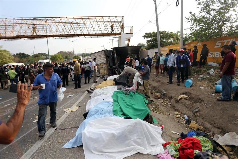 Mueren al menos 49 migrantes al volcar camión en Chiapas, México mueren-al-menos-49-migrantes-al-volcar-camion-en-chiapas-mexico